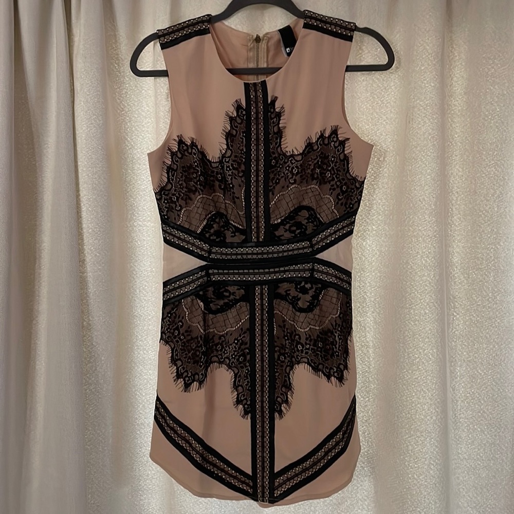 Dress with lace detail